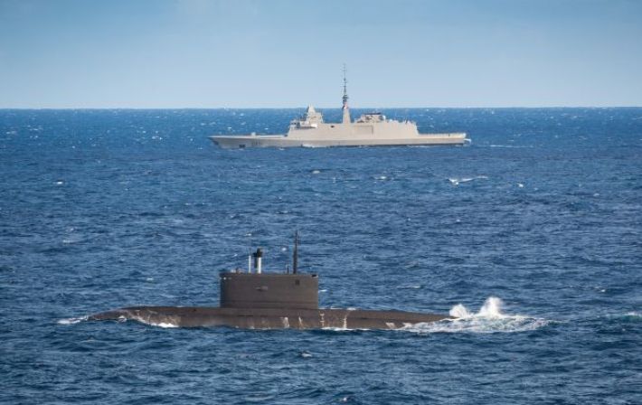 Російський підводний човен помічений біля берегів Франції: подробиці