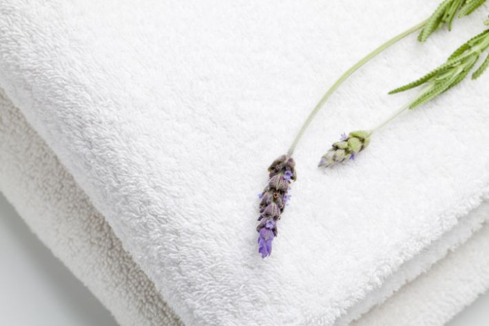 Как сделать полотенца мягкими и ароматными без кондиционера: простые лайфхаки