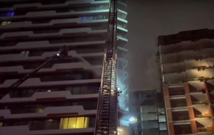 В Стамбуле горит жилой небоскреб