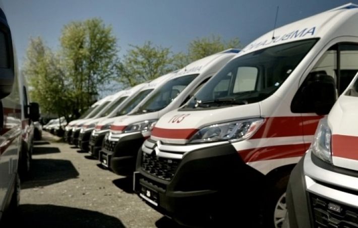 Из больниц Мелитополя оккупанты украли импортные скорые автомобили (видео)