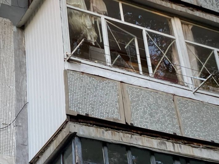 Ночные ракетные удары по Запорожью повредили многоэтажки (фото)