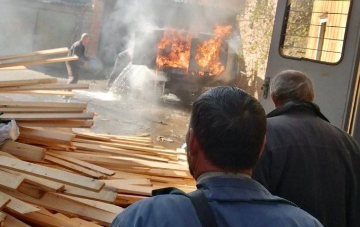 Оккупанты семь часов обстреливали Орехов - местные жители получили ранения