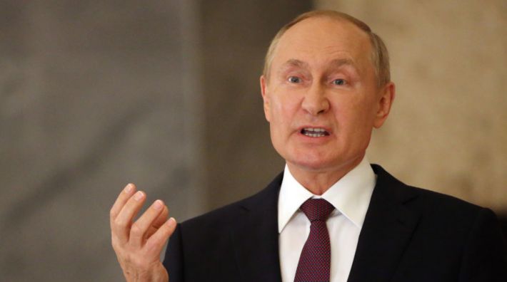 Френч не по моде: Владимир Дантес высмеял странный маникюр Путина