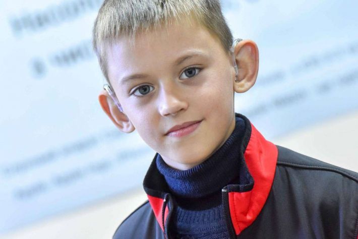 Фонд Рината Ахметова подарил 7-летнему мелитопольцу возможность слышать (фото)