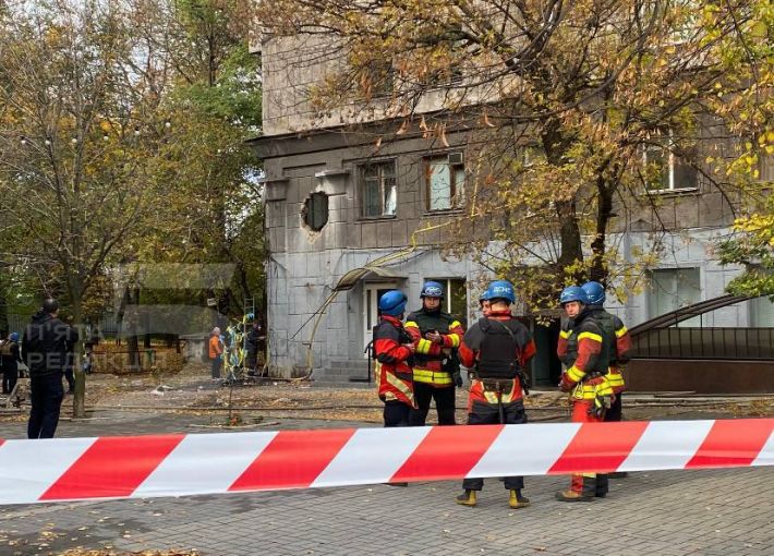 Военные рф вновь обстреляли жилые районы Запорожья, горит газовая труба (фото)