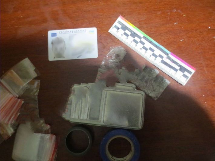 Ах, откуда ж это чудо - полицейские в Мелитополе задержали наркокурьера (фото)