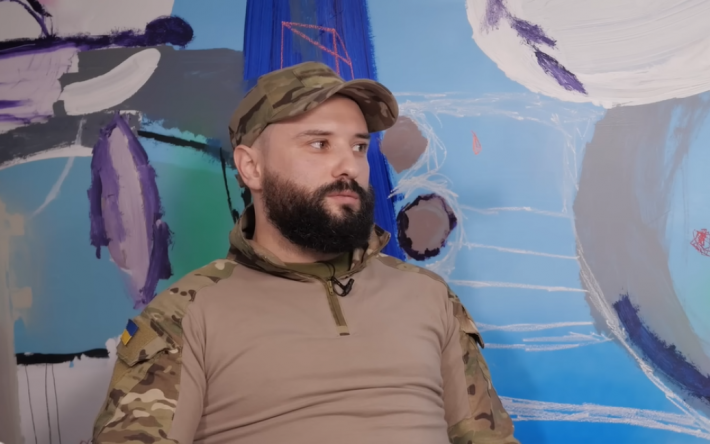 Звезда "Лиги Смеха", который служит в "Азове", объяснил, почему не стоит называть армию РФ "чмонями"