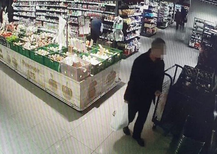 У Запоріжжі двічі пограбували магазини: злодіїв затримали (фото)