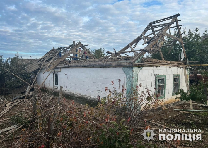 За минулу добу окупанти обстріляли Запорізьку область та зруйнували десятки осель (фото)