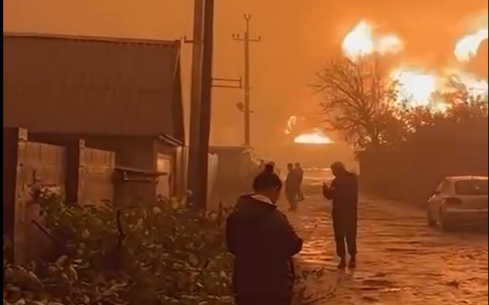 Во временно оккупированном Шахтерске загорелось топливо: появилось видео "адского" пожара