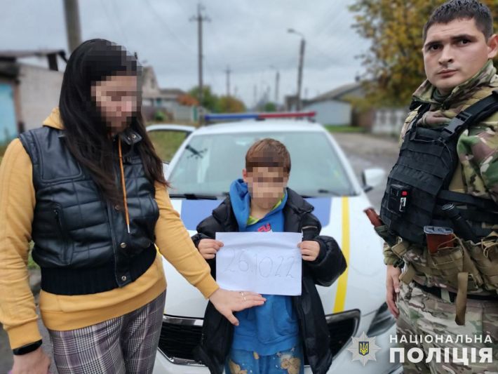Запорізькі поліцейські повернули додому двох дітей (фото)