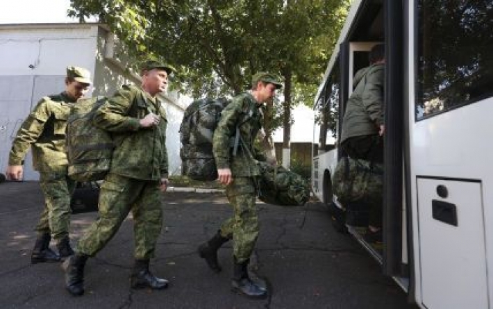Избили трое неизвестных в масках: в Московской области из воинской части скрылся "мобик"