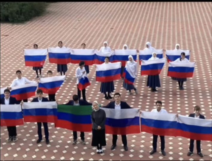 Новый уровень пропаганды: дети Дагестана передали салам оккупированному Мелитополю (видео)
