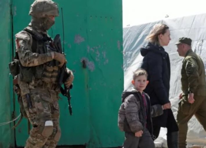 Из Мелитополя и других оккупированных территорий рашисты продолжают вывозить детей в россию