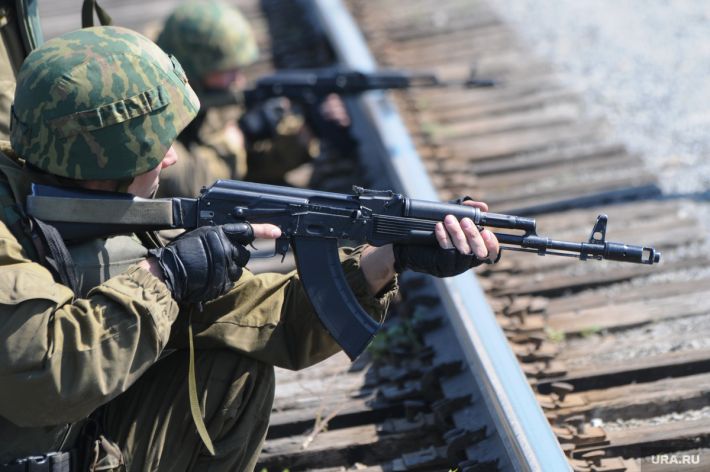 Российский офицер расстрелял двух мобиков на боевых позициях под Запорожьем