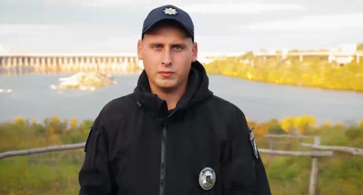 Бердянский полицейский спасал под обстрелами людей в Запорожье