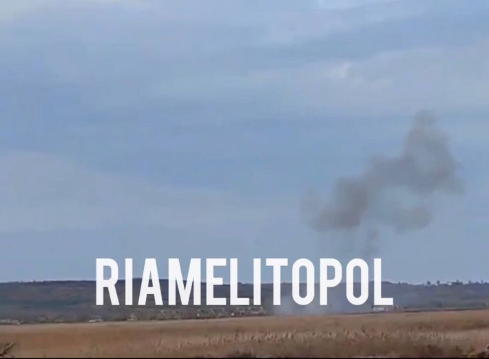 В Мелитопольском районе подорвали железнодорожный мост (видео)