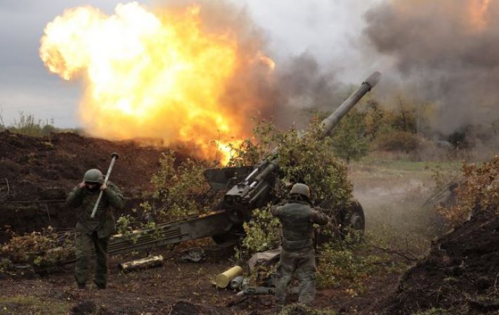 Тяжкі бої на Донбасі та спроби росіян просунутися в районі Бахмуту: карти боїв