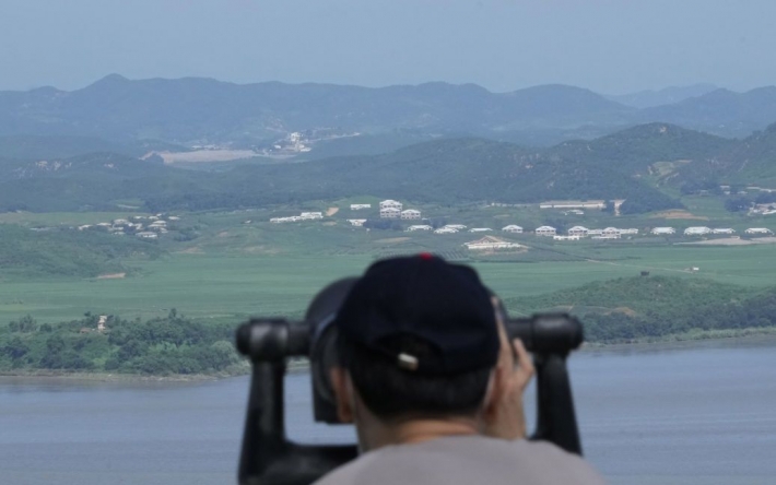 Впервые за более 2 лет: спутник зафиксировал поезд Северной Кореи, въезжающий в Россию