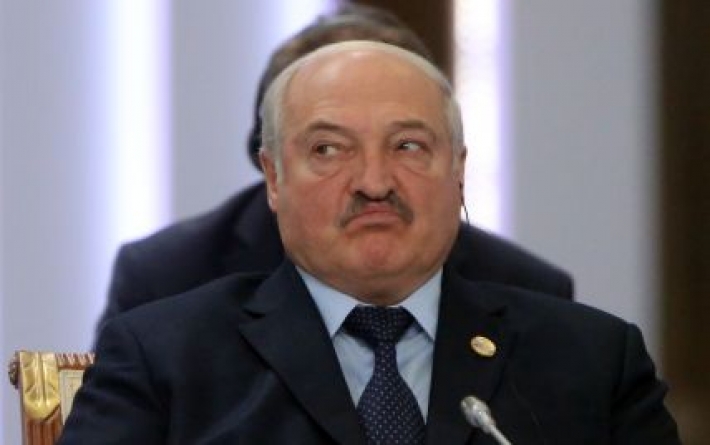 Лукашенко устроил драму из-за санкций от Зеленского: 
