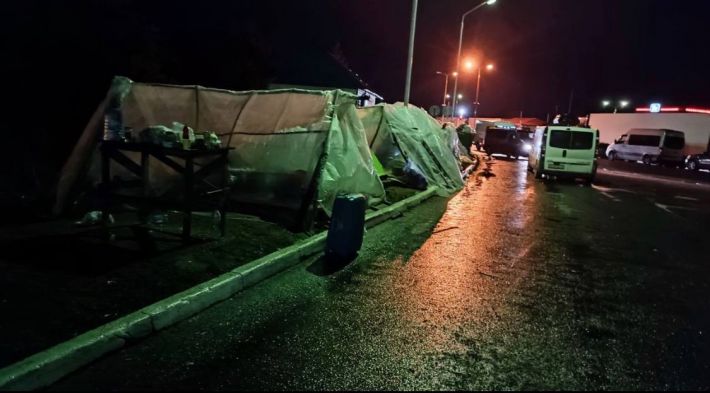 Месяц ожидания пропуска или жизнь в палатке на таможне – как жители Мелитополя из оккупации выбираются