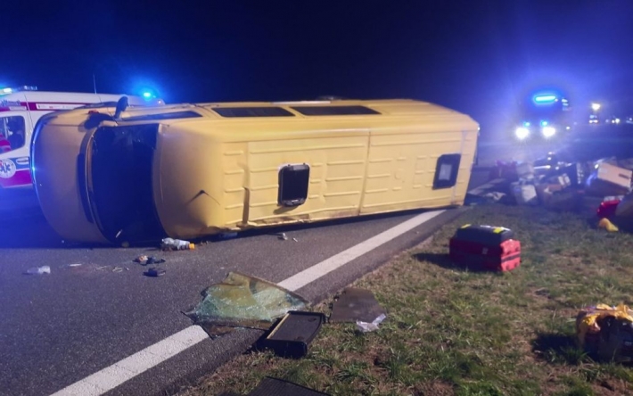 У Польщі перекинувся мікроавтобус з українцями – загинула дитина