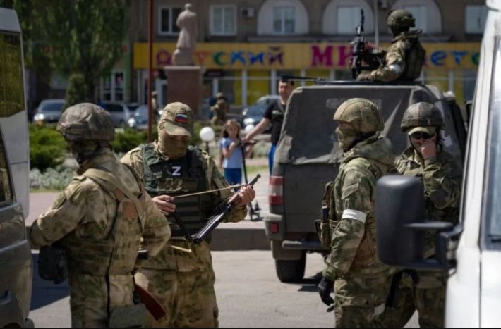 У Мелітополі вибухи – окупанти анонсують тренування підрозділів ЗС росії та «карателів»