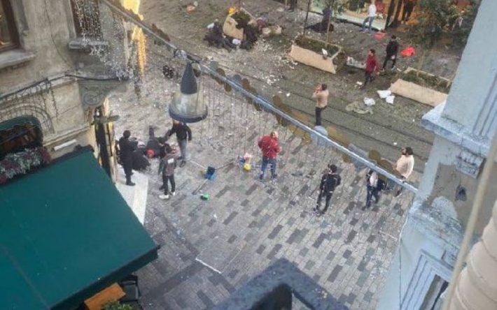 В центре Стамбула среди популярной среди туристов улицы раздался мощный взрыв: фото