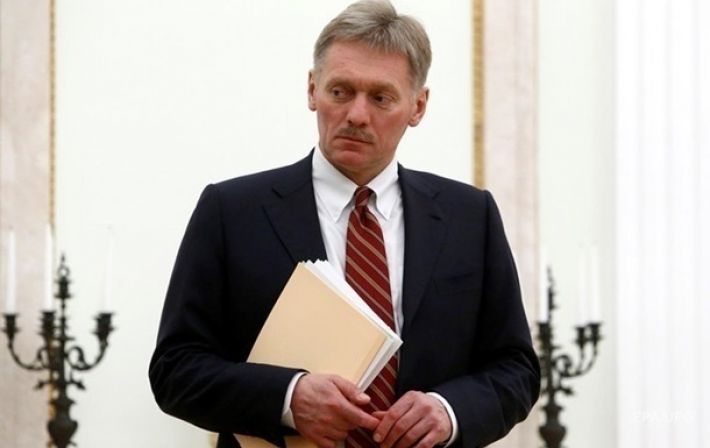 Песков отказался комментировать видео с казнью 