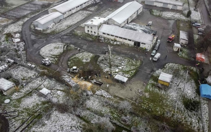 "Аж земля вздрогнула": что происходит в Пшеводове после ракетного инцидента (новые аэрофотосъемки)