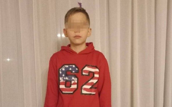 В России учительница устроила истерику и наказала ученика из-за флага США на одежде