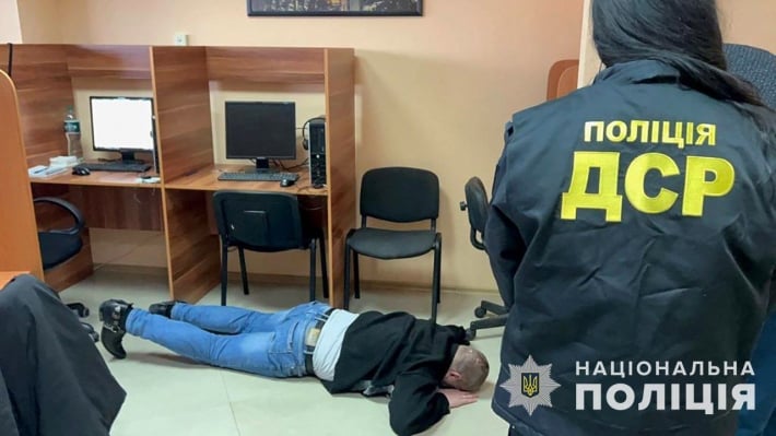 Полиция Запорожья прекратила деятельность мошеннического call-центра с ежемесячной выручкой более 3 миллионов гривен (фото)