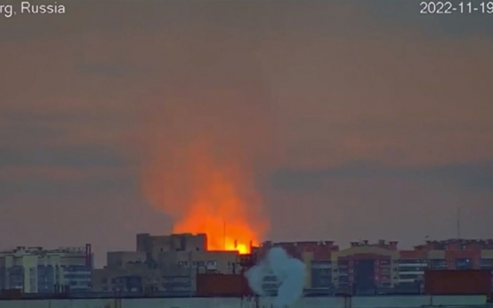 Потужний вибух біля Санкт-Петербурга: стовп полум’я видно на десятки кілометрів (відео)