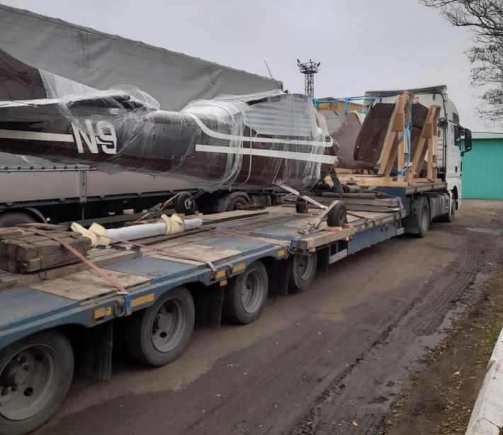 Чоловік намагався вивезти літак на вантажівці до Молдови (фото)