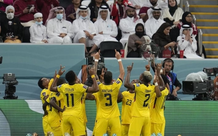 Отмененный гол в дебюте и дубль звездного ветерана: Эквадор обыграл Катар в матче-открытии ЧМ-2022