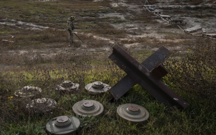 На освобожденной Херсонщине авто подорвалось на российской мине: есть жертвы