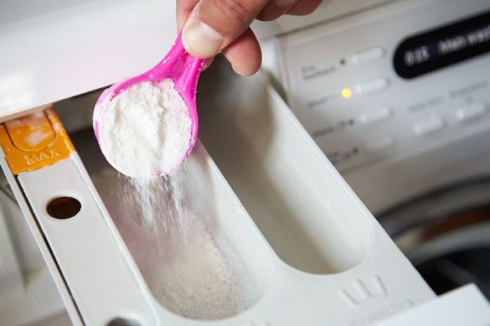 Навіщо додавати сіль у пральну машину: лайфхак для якісного прання