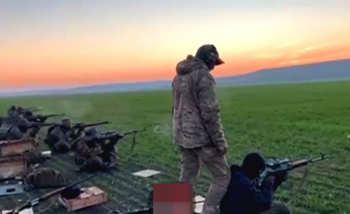 Оккупанты превратили Мелитополь в военный полигон - тренируют своих "бомжей" (фото)