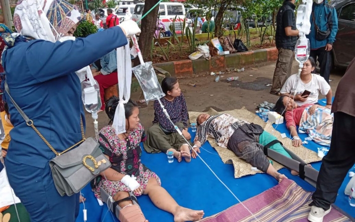 Мощное землетрясение в Индонезии унесло уже более 160 жизней, среди погибших много детей