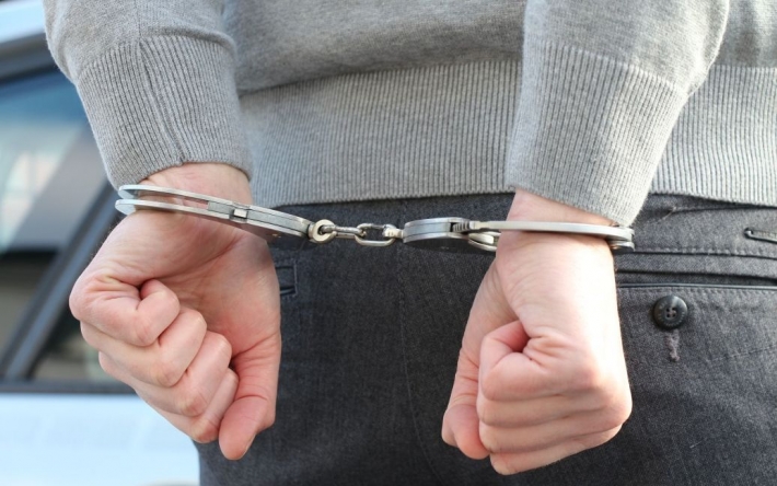 Преподавателя из Симферополя избили и арестовали за песню "Червона калина"