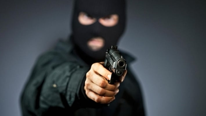 В Запорожье полицейские по «горячим следам» раскрыли два ограбления (фото)