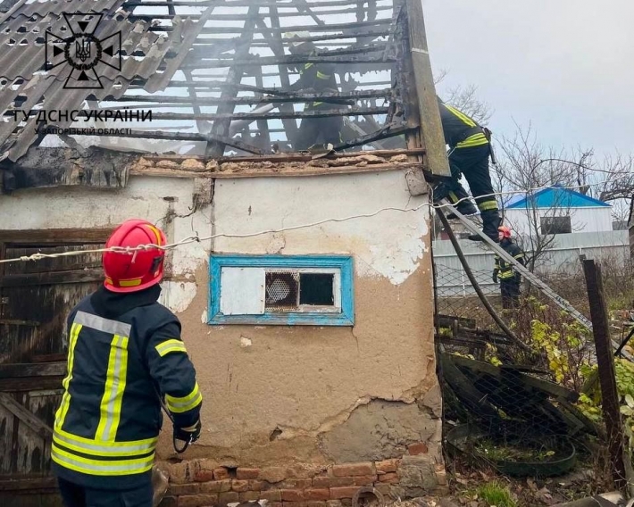 У Запоріжжі під час пожежі в будинку загинув власник (фото)