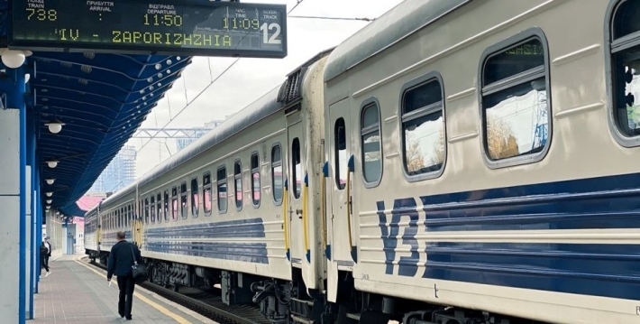 Из-за российских обстрелов задерживаются поезда в направлении Запорожья