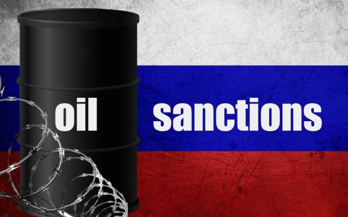 Страны ЕС не смогли договориться о предельной цене на российскую нефть — Bloomberg