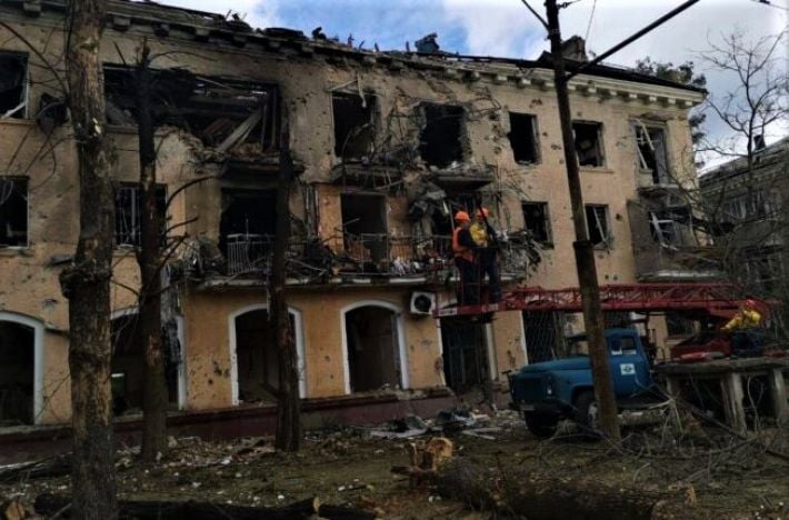 В Запорожье восстановят сгоревшую в результате обстрела многоэтажку