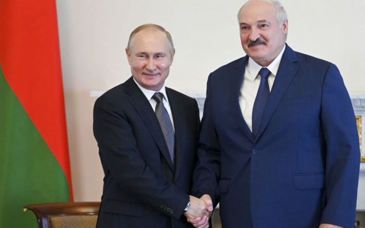 Лукашенко вимагає від України піти на переговори з Путіним і погрожує 