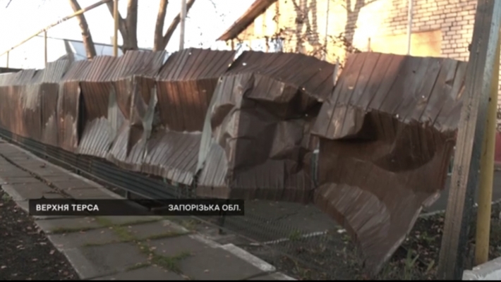 Окупанти обстріляли Запорізьку область, внаслідок цього понівечені будинки та постраждалі люди (відео)