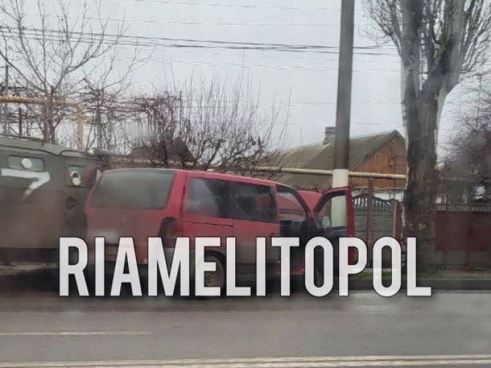 В Мелитополе серьезное ДТП - «Тигр» оккупантов влетел в гражданское авто