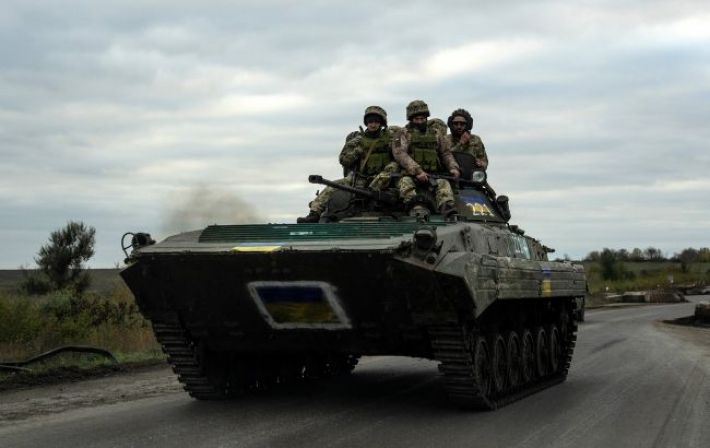 РФ перегруповується на Донбасі, а ЗСУ атакували ворожий пункт управління, - Генштаб