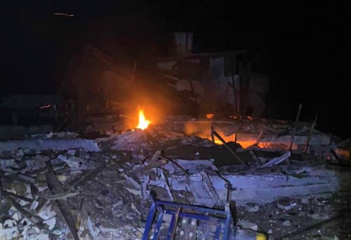 Окупанти вдарили ракетами по підприємству під Запоріжжям - почалася пожежа (фото, відео)